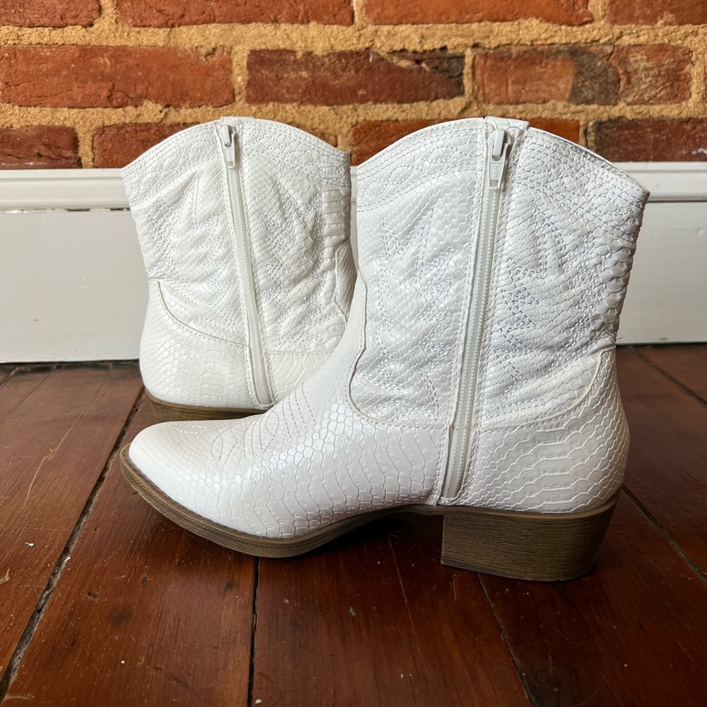 Matisse White Ranch Cowboy Boots